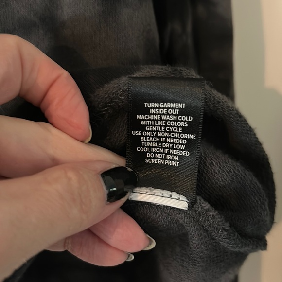 Torrid black and gray AC⚡️DC pullover cropped hoodie size 0 (L/XL) - Picture 6 of 7